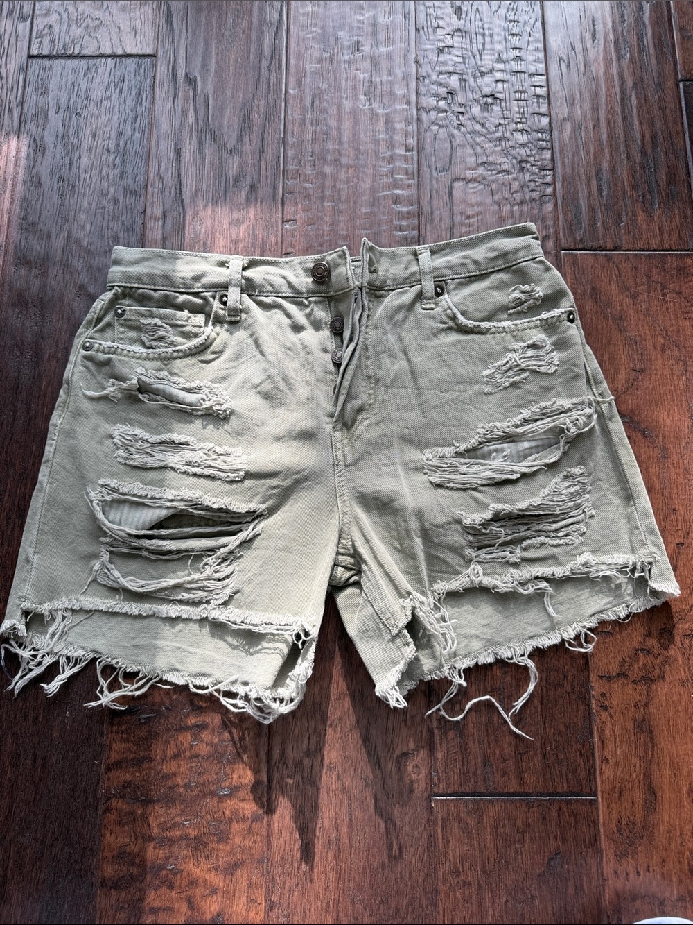 We the free sz 26 distressed button fly shorts